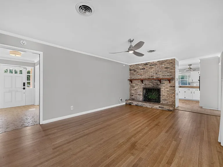 677 Selkirk Dr — Photo 19