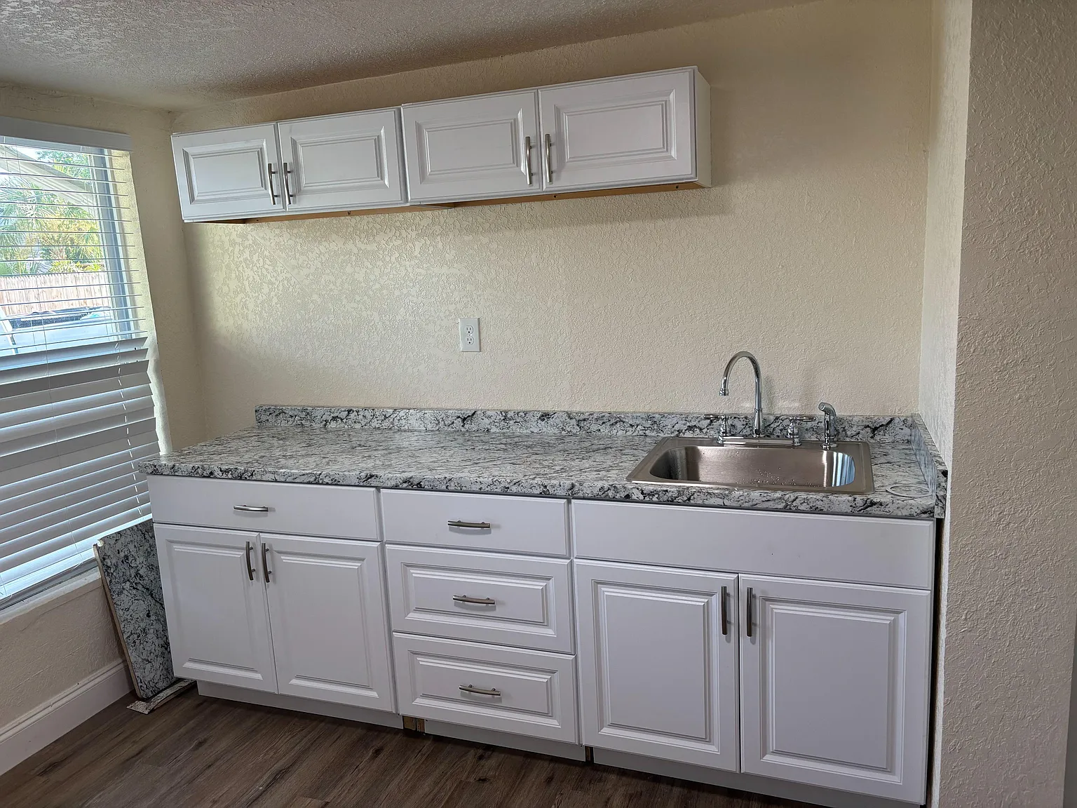 3 bed, 4.0 bath, 900 sqft, $923 — Photo 4