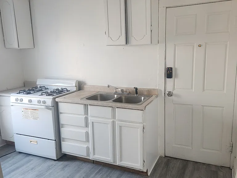 323 Rosewood Ave #2 — Photo 10