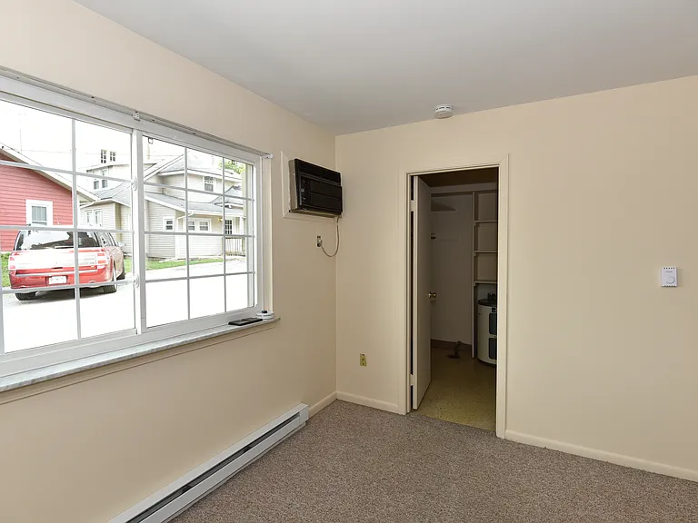411 S Henderson St — Photo 13