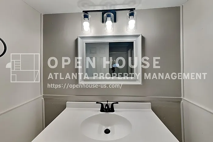 1100 Lake Dr — Photo 24