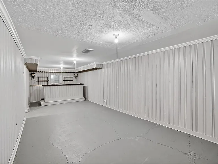 303 S Green Rd — Photo 26