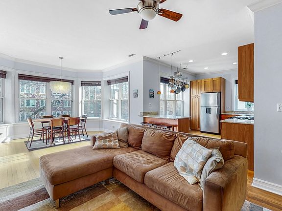 2nd image of 1426 W Lunt Ave APT 2S