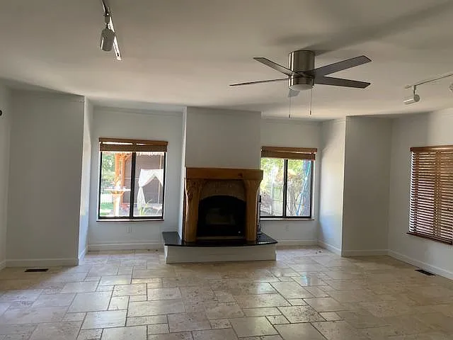 1075 Lalond Ave — Photo 22