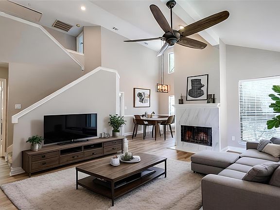 3rd image of 3813 Beaumont Ln
