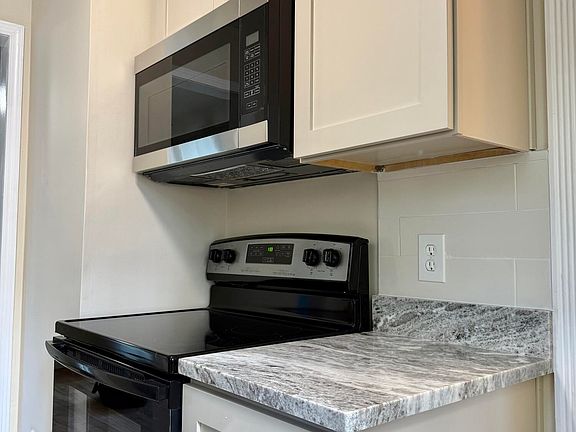 4th image of 15845 Kinloch St