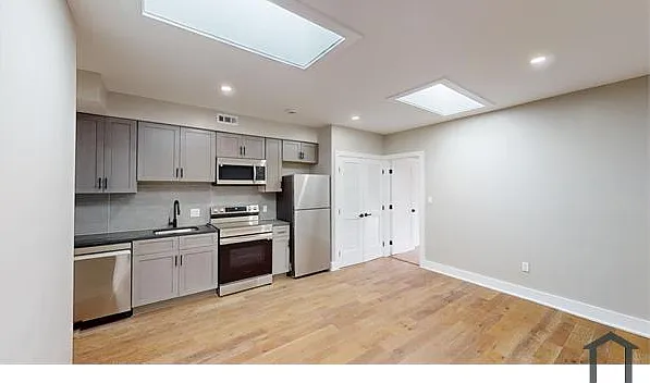 2 bed, 750 sqft, $2,213 — Photo 2