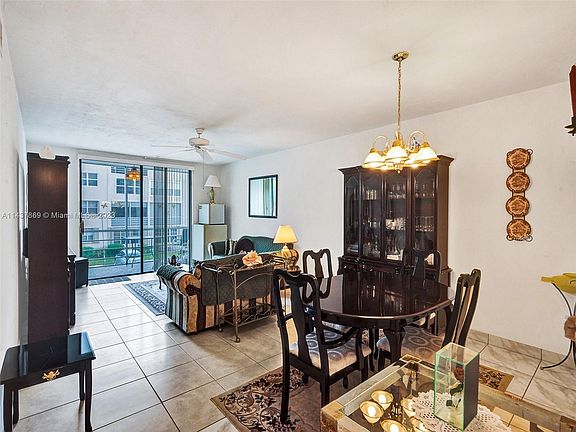 3rd image of 2841 Somerset Dr APT 216