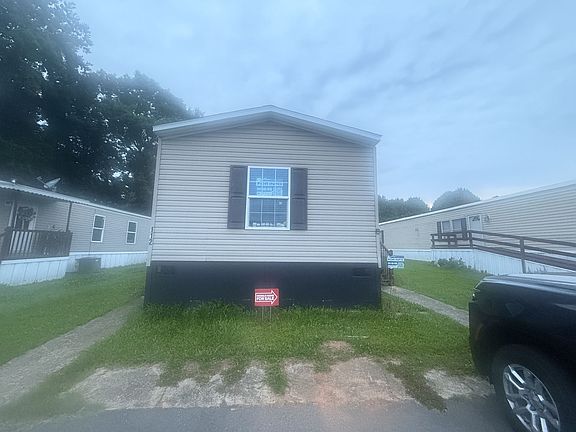 3rd image of 112 Cloverleaf Ct