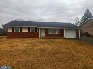 1121 Nissley Rd, Lancaster, PA 17601