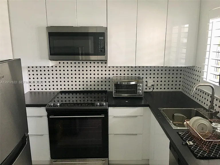 1610 Lenox Ave #416 — Photo 3