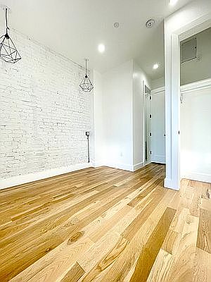 5th image of 542 Chauncey St #4