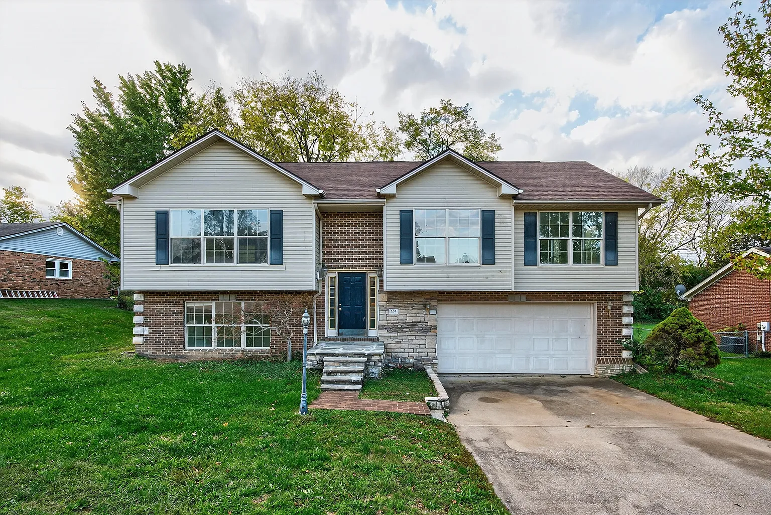 224 Vicksburg Dr photo 1