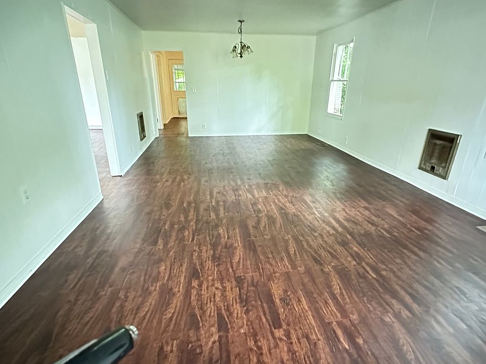 1st image of 823 Columbus St