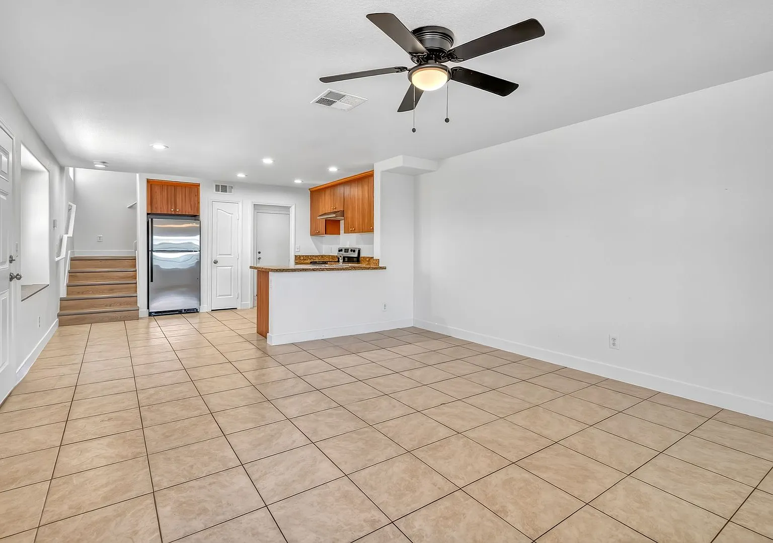 Move-In Ready 3bed / 2bath / 1 Garage Townhome * No Hoa * No Carpet - Built 2009 — Photo 4