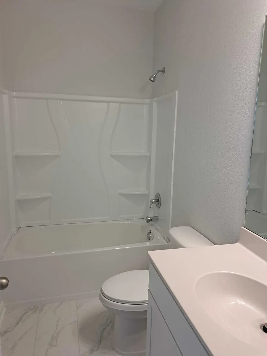 Building Photo - 318 Brandon Lakes Dr #1