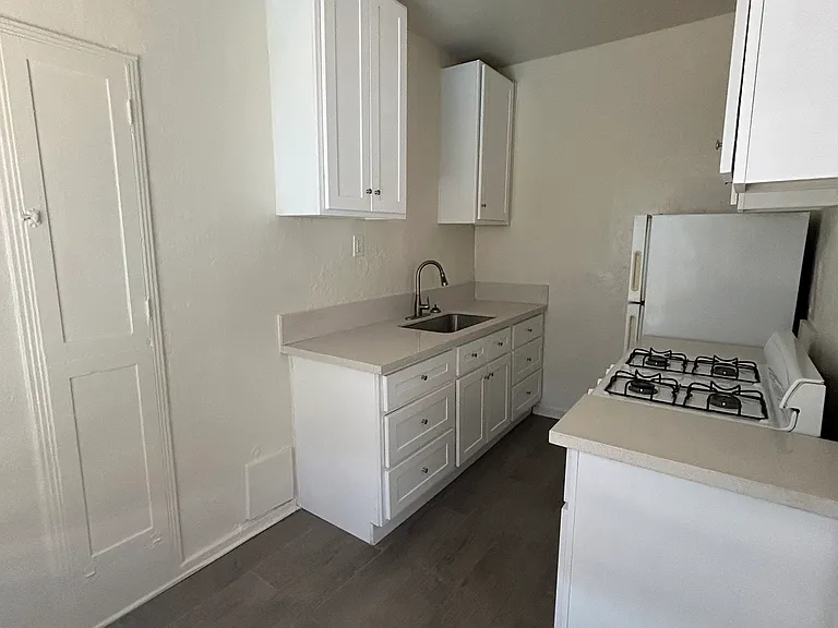 4367 Oakwood Ave #206 — Photo 4