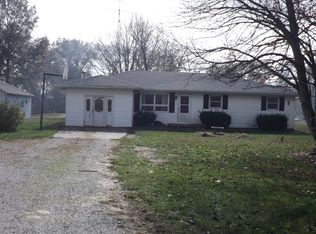 3696 E Seven Hills Ln, Olney, IL 62450