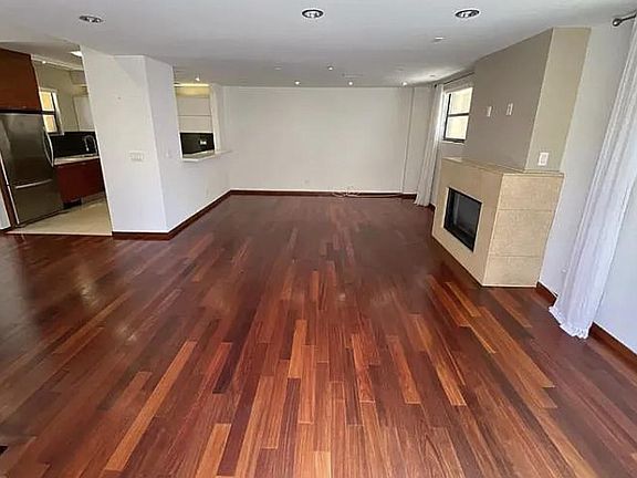 3rd image of 914 14th St #104