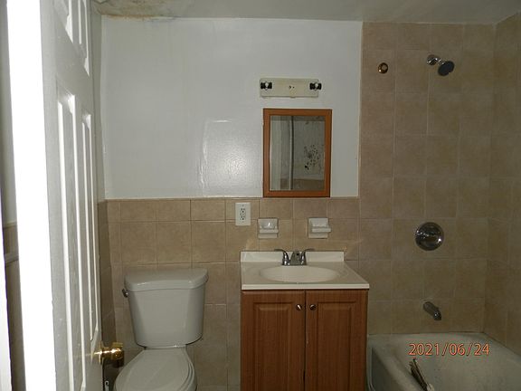 4th image of 3143 Hull Ave APT 1