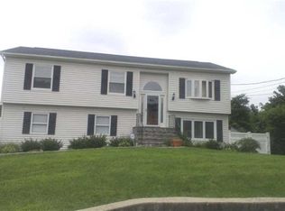 14 Beech St, Wyandanch, NY 11798