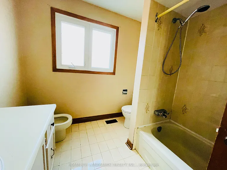 121 Harmonia Cres — Photo 14