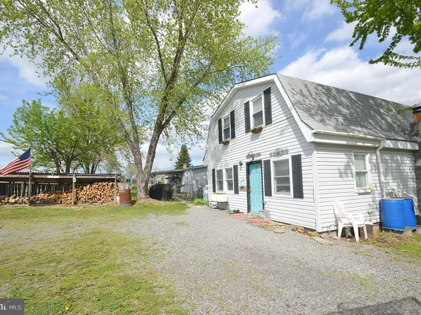 9695 Winchester Grade Rd, Berkeley Springs, WV 25411