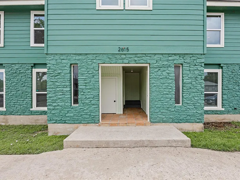 2615 Ektom Dr #C — Photo 3