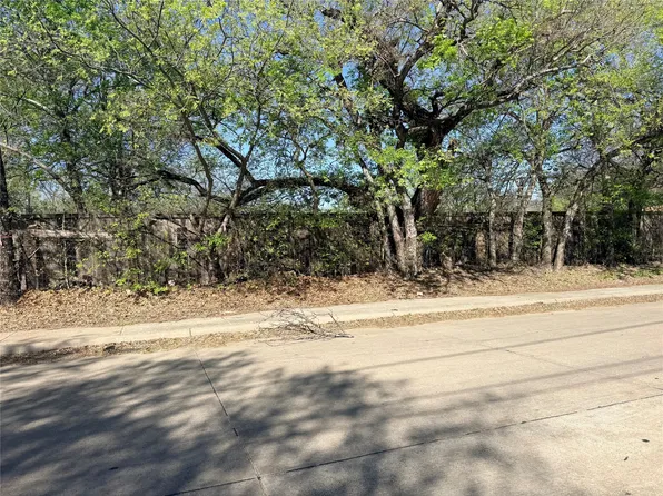 3427 Bewley St, Haltom City, TX 76117