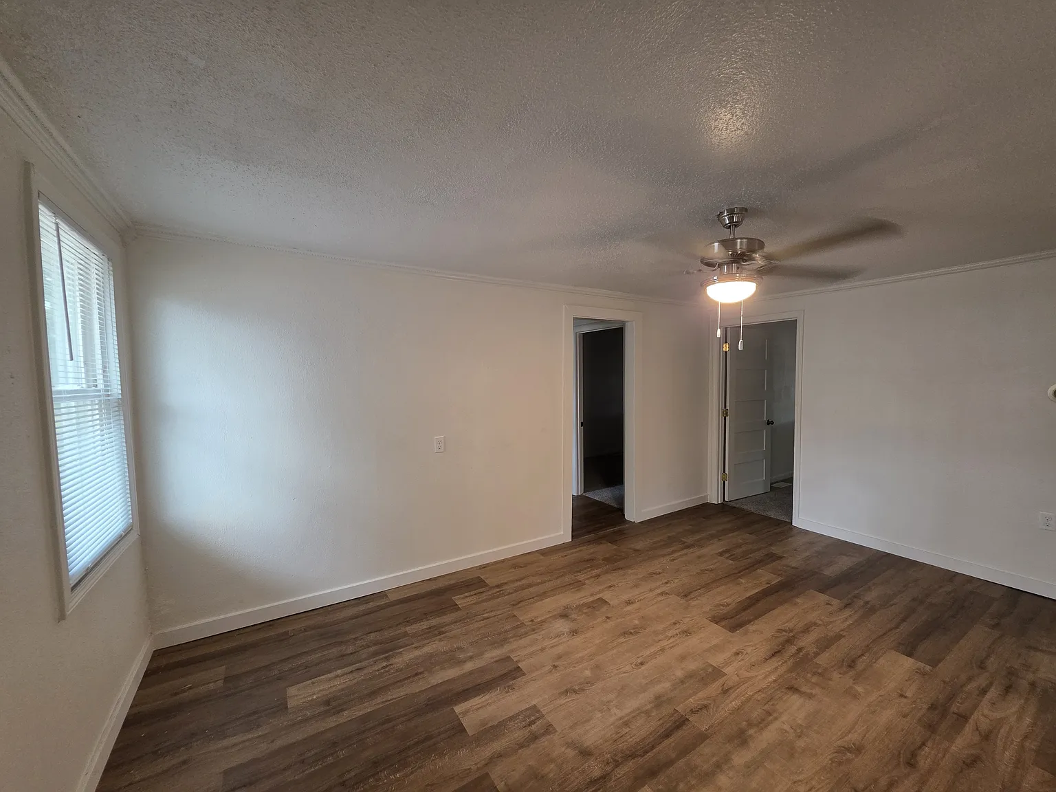 3 bed, 858 sqft, $1,400 — Photo 2