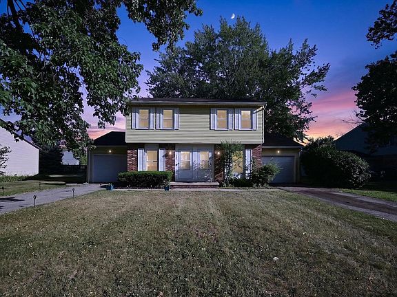 2nd image of 6839-6841 Woodlake Dr
