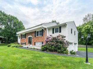 5 Manor Dr, Newton, NJ 07860