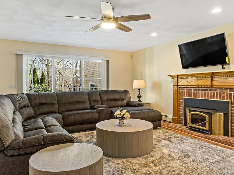 25 Dale Hill Dr — Photo 7