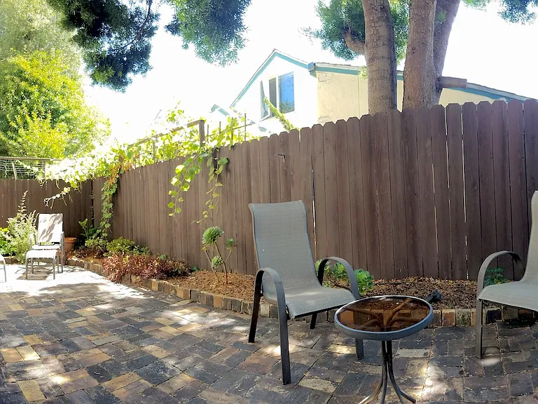 Colusa Ave — Photo 10
