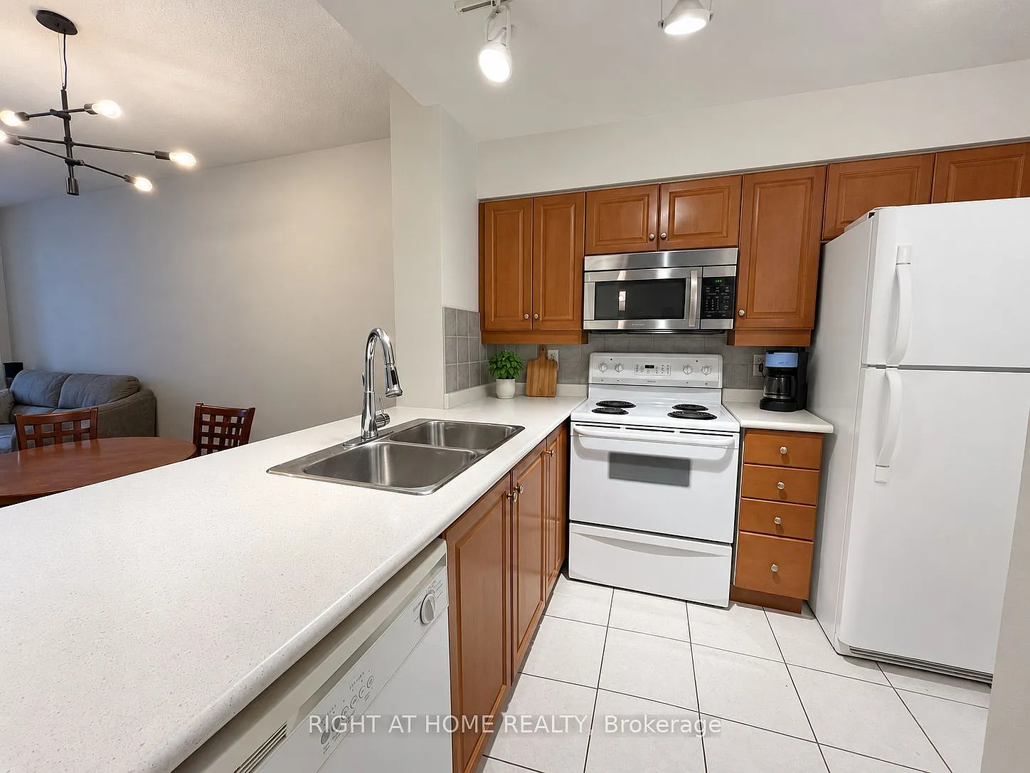 1 bed, $2,400 — Photo 2