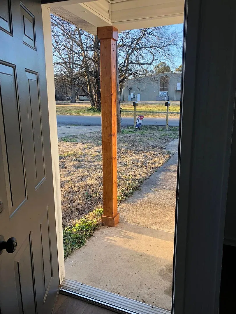 Fully remodeled, turnkey duplex unit in the heart of Bald Knob — Photo 2