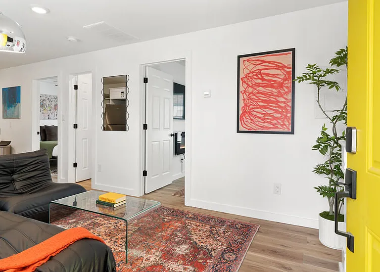 807 Cullen Blvd #4 — Photo 2