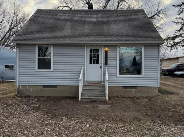 1373 Jefferson St SE, Hutchinson, MN 55350