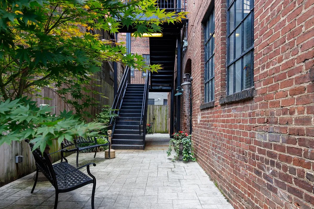 1 bed, 1158 sqft, $1,750 — Photo 3