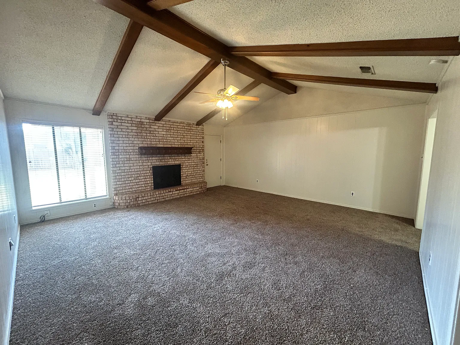 3 bed, 1806 sqft, $1,600 — Photo 3
