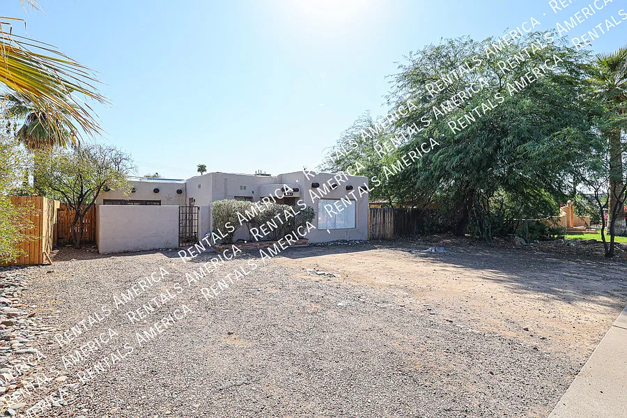 3 Bed 2 Bath Vintage Home w/ Updates Near Biltmore! — Photo 1