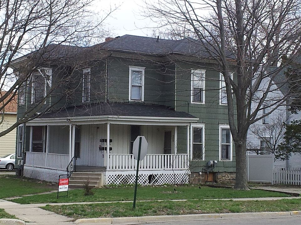 124 S. Ottawa, Tecumseh, MI 49286. Apts. 4 unit. (3)