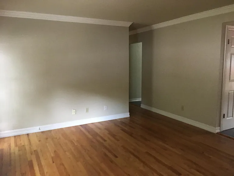 390 S Taft St — Photo 8