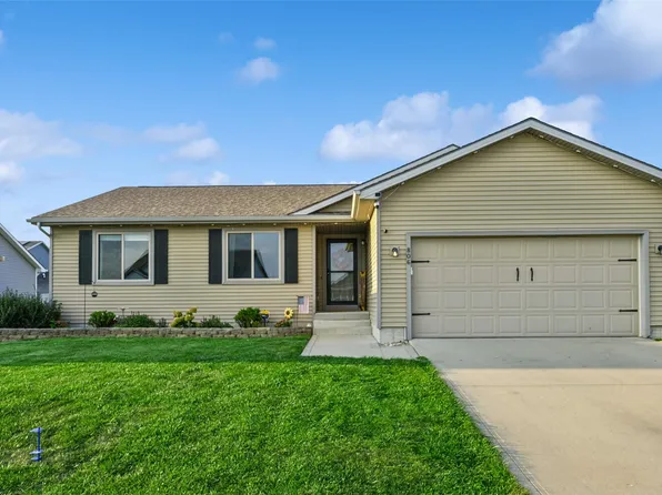 806 37th St SW, Bondurant, IA 50035