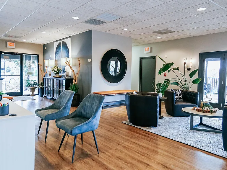 Kingston Pointe Apartments — Photo 71