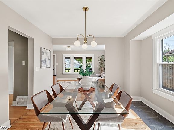 5th image of 2564 Woodmere Ave