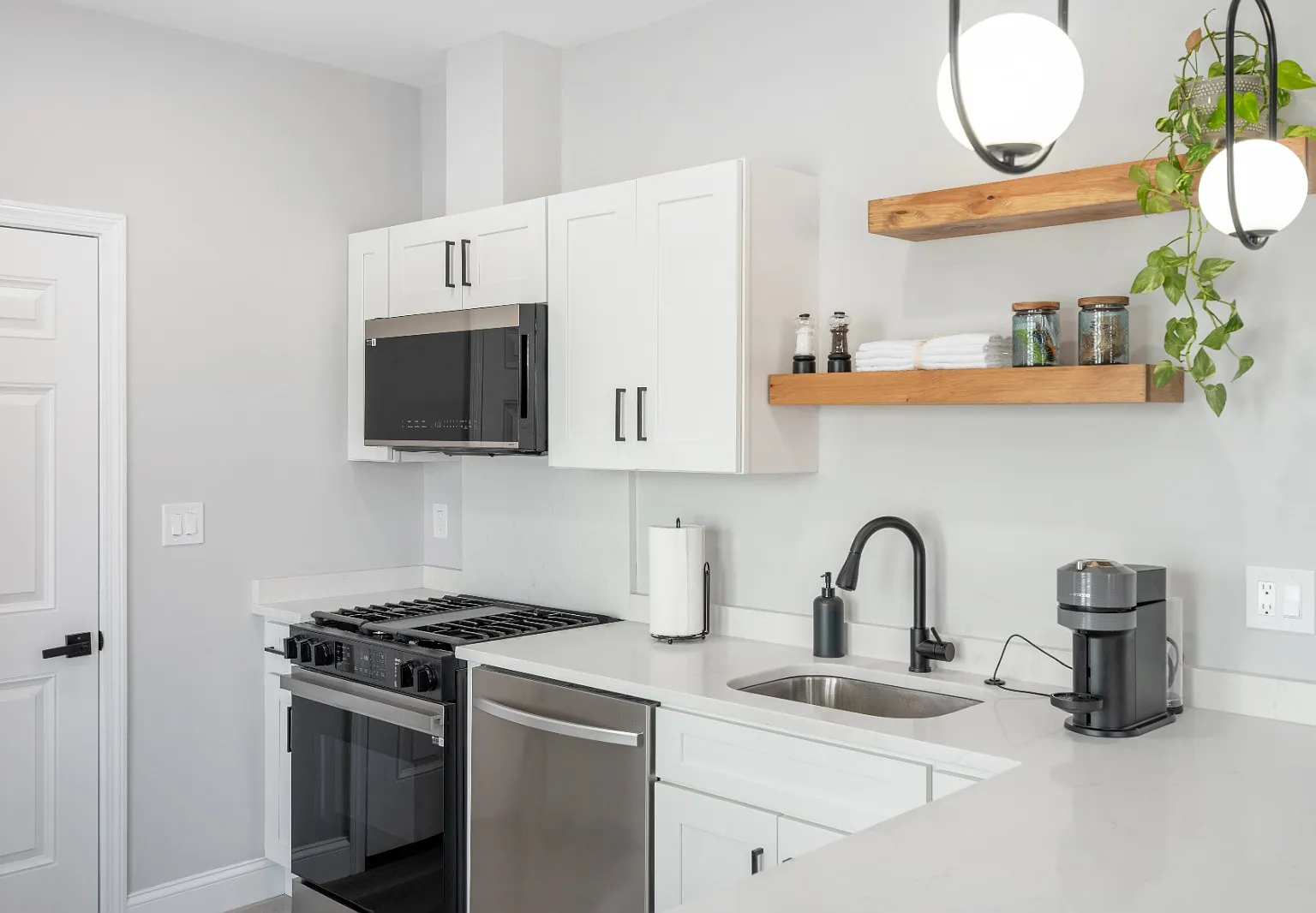 2 bed, 1100 sqft, $2,800 — Photo 4