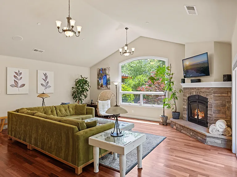 1400 Bonita Dr — Photo 3