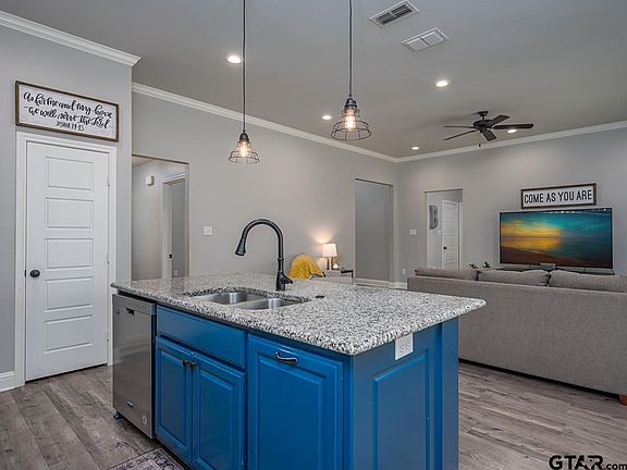 5th image of 213 San Saba Dr