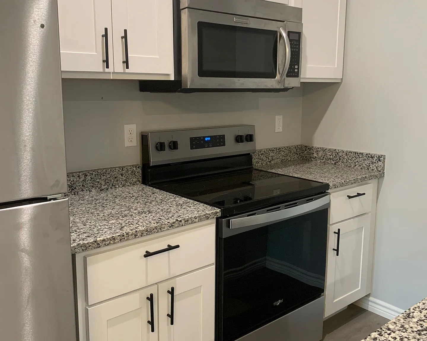 One Bedroom Open Floor Plan — Photo 4